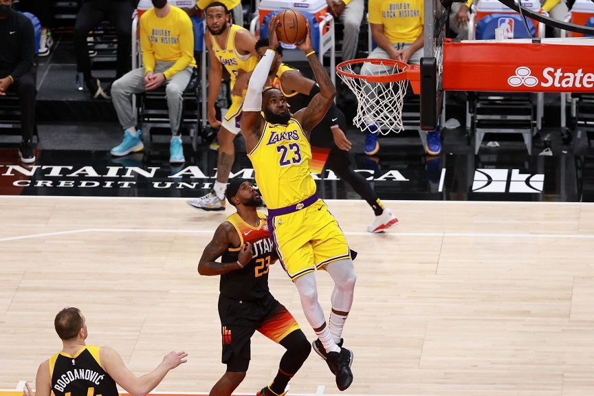 El público finalmente esperó el duelo entre Los Angeles Lakers y Utah Jazz